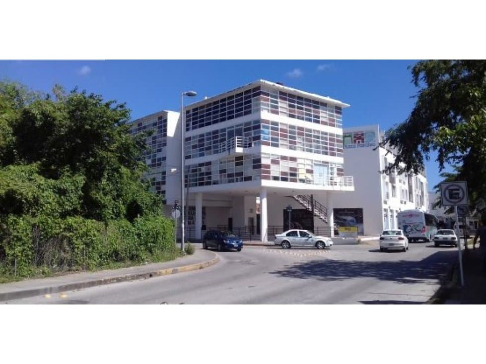 Local para oficinas frente a Playacar Fase II - 1