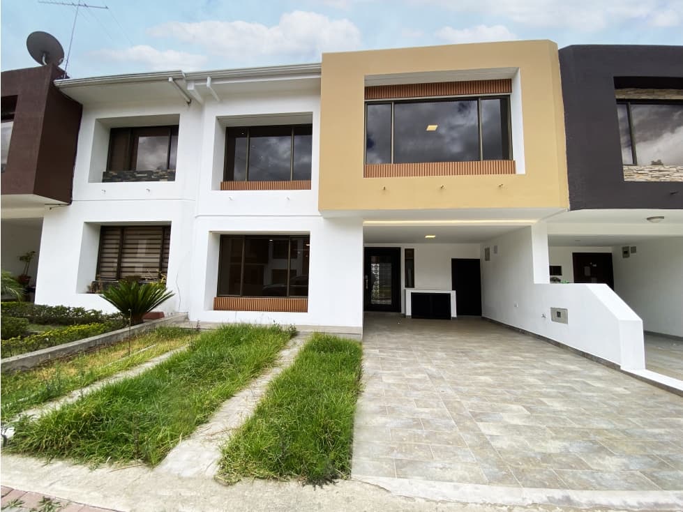 #139 Casa En Condominio, Sector Molinopamba - 1