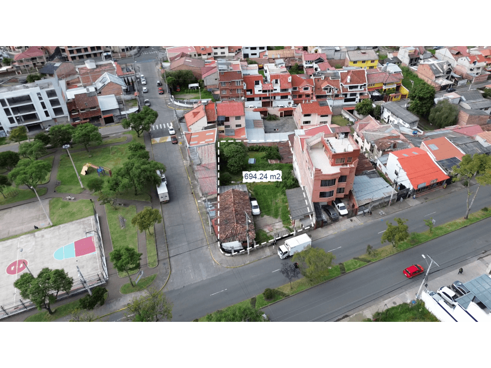 #420 Terreno Comercial, Av. 10 de Agosto - 1