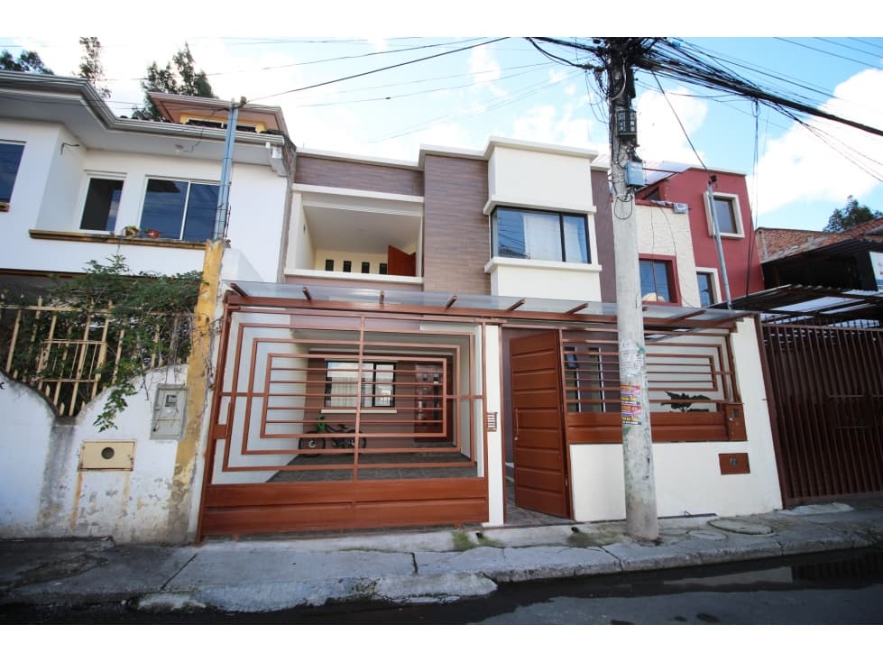 #135 Casa Con Área Verde, Sector Las Orquídeas - 1