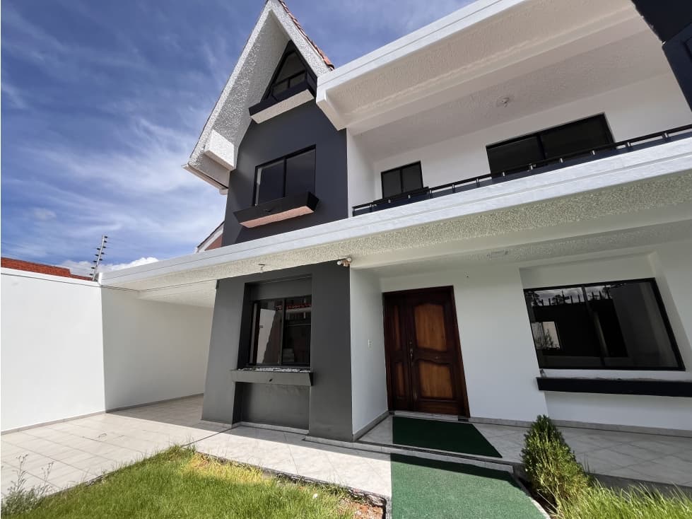 Venta de Casa, Cuenca, Sector Unidad Nacional, 304 m² - 1