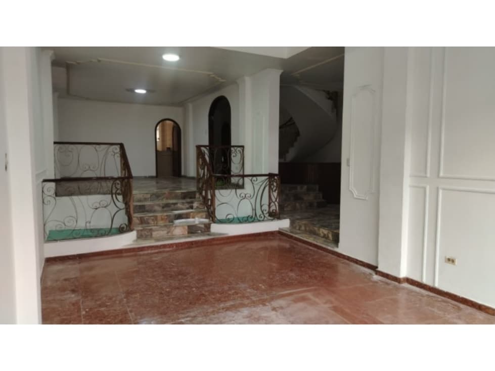 La Garzota, Casa en Renta, 450m2 - 1