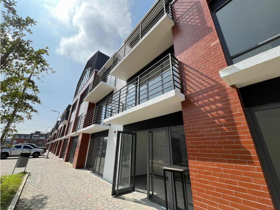 Alquilo local comercial en ALMAX CENTER Samborondon - 1