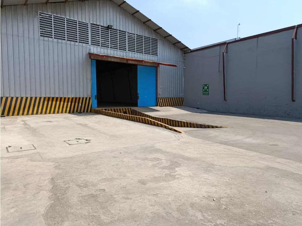ALQUILER BODEGA 2.100 M2 INMACONSA KM 12 VÍA A DAULE $4 M2 (GESCO) - 1