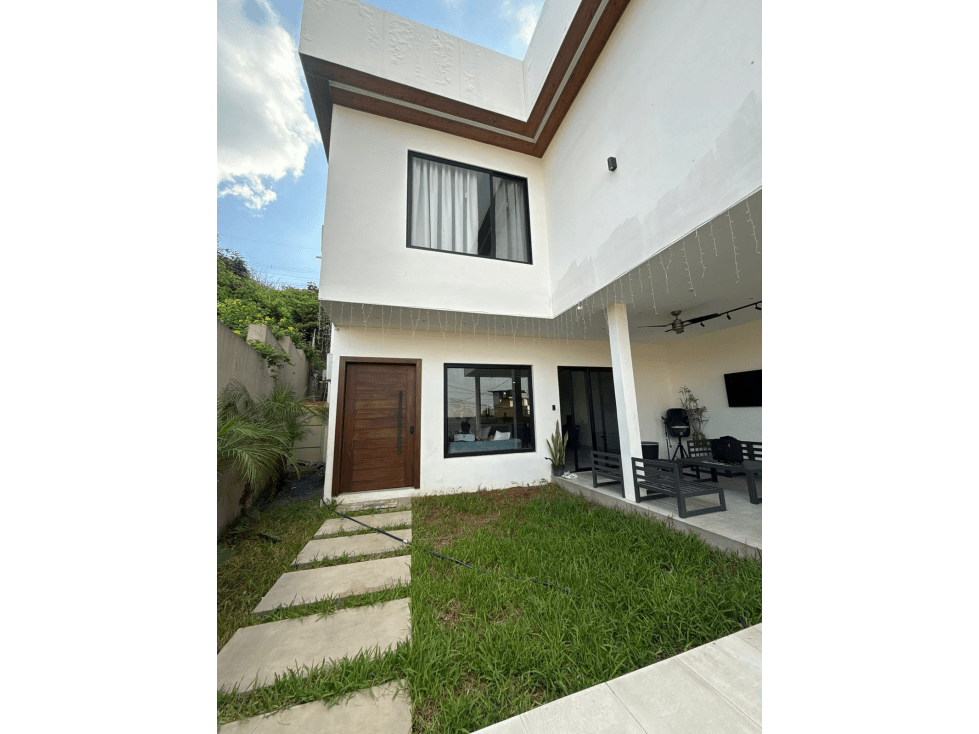 CASA EN VENTA | 250 m², Bella Vista, Guayaquil. - 1