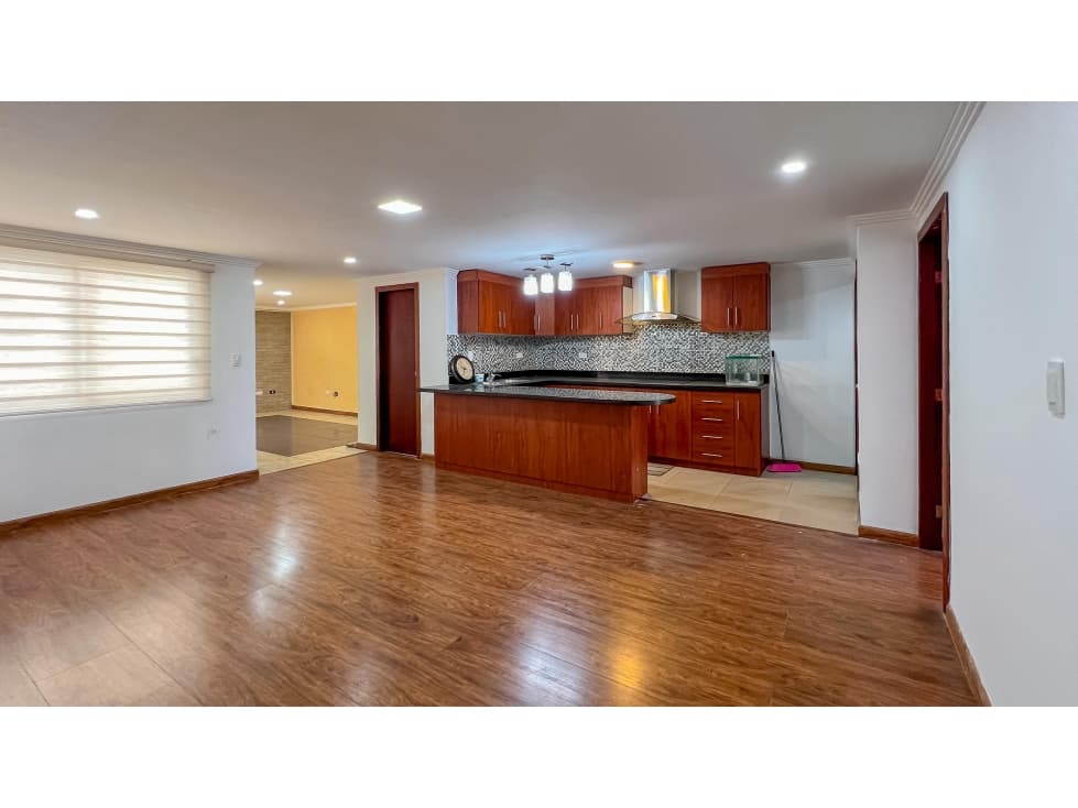 Departamento en Venta-Excelente Ubicación, Sector Los Tótems. - 1