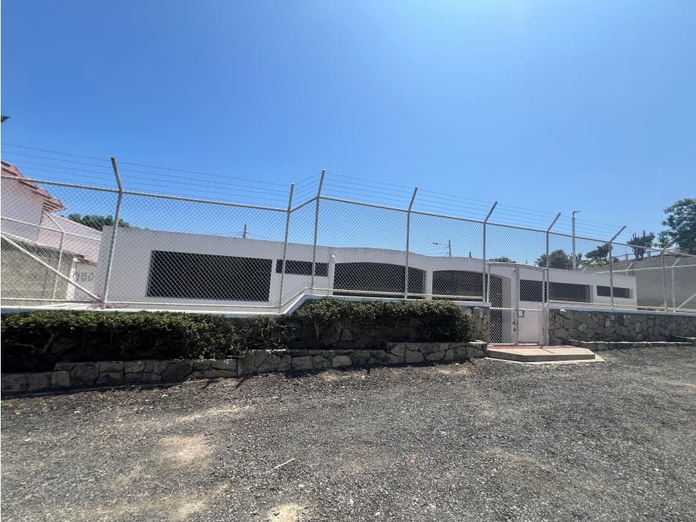 Vendo Hermosa Casa Amplia con Piscina y Terreno vacio en Punta Blanca - 1