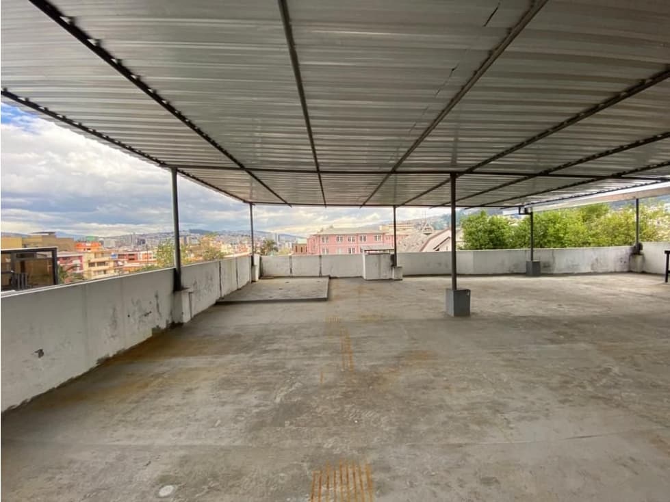 Edificio comercial en renta 2,500 m² | Sector Seminario Mayor Quito - 1