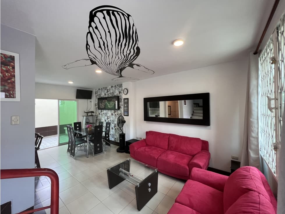 OPORTUNIDAD Linda Casa en Conjunto Residencial en Salinas de Venta - 1