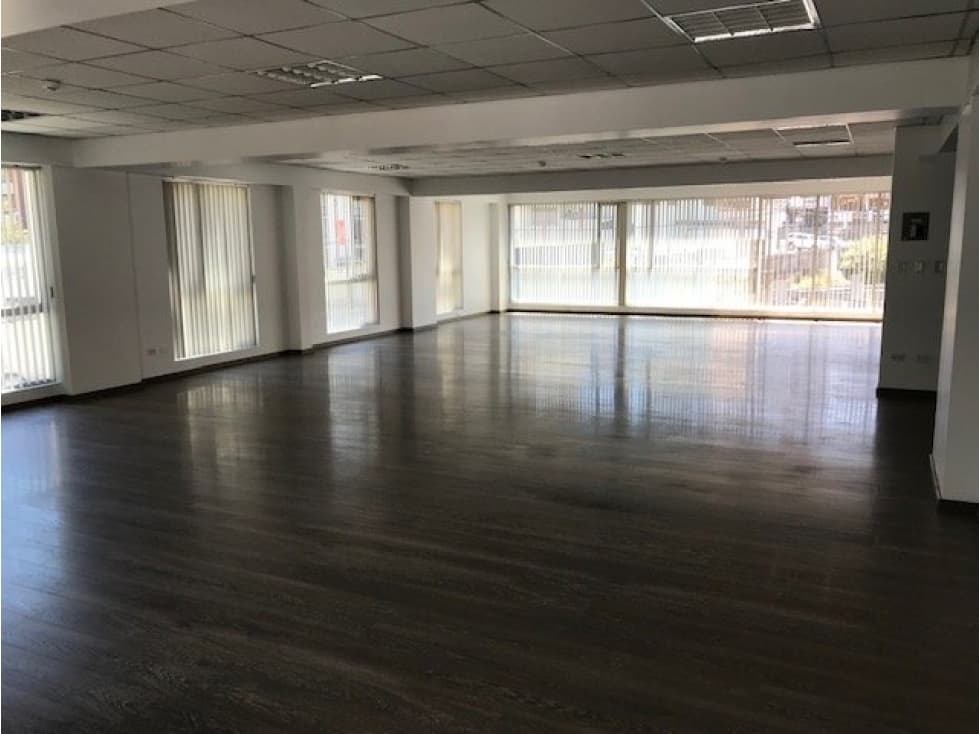 VENTA OFICINA CORPORATIVA ELOY ALFARO Y 6 DICIEMBRE 150 M2 MODERNO - 1