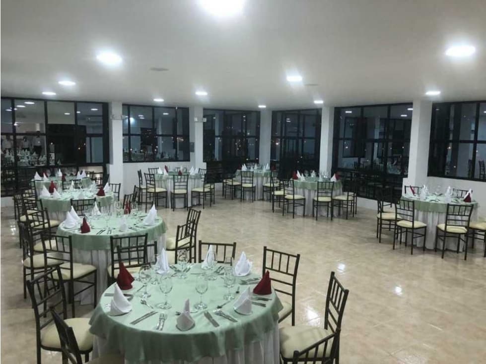 DE OPORTUNIDAD HOTEL EN VENTA, ZONA CÉNTRICA DE MANTA - 1