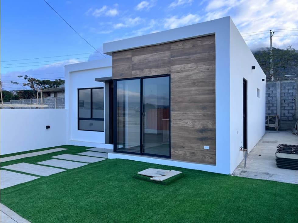 Casa una planta en urbanización privada Montecristi LVSA - 1
