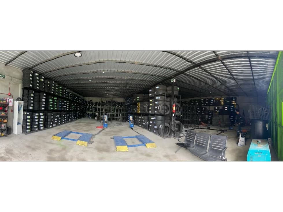 Galpón bodega avenida Circunvalación Manta LVSA - 1