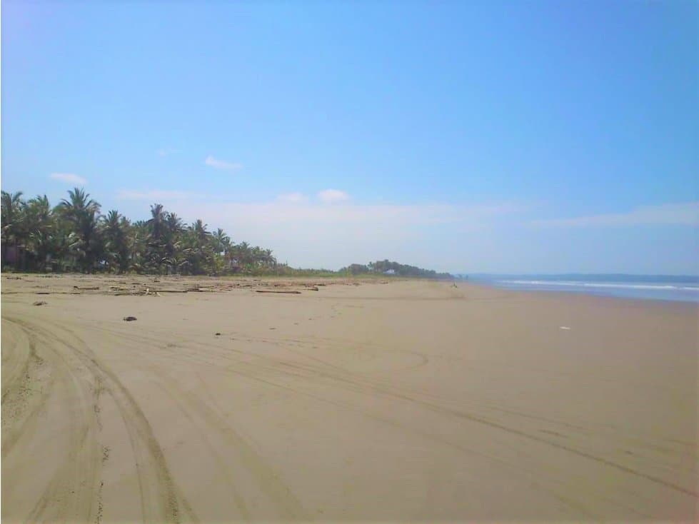 Hacienda en Muisne Junto Al Mar $150,000 - 1