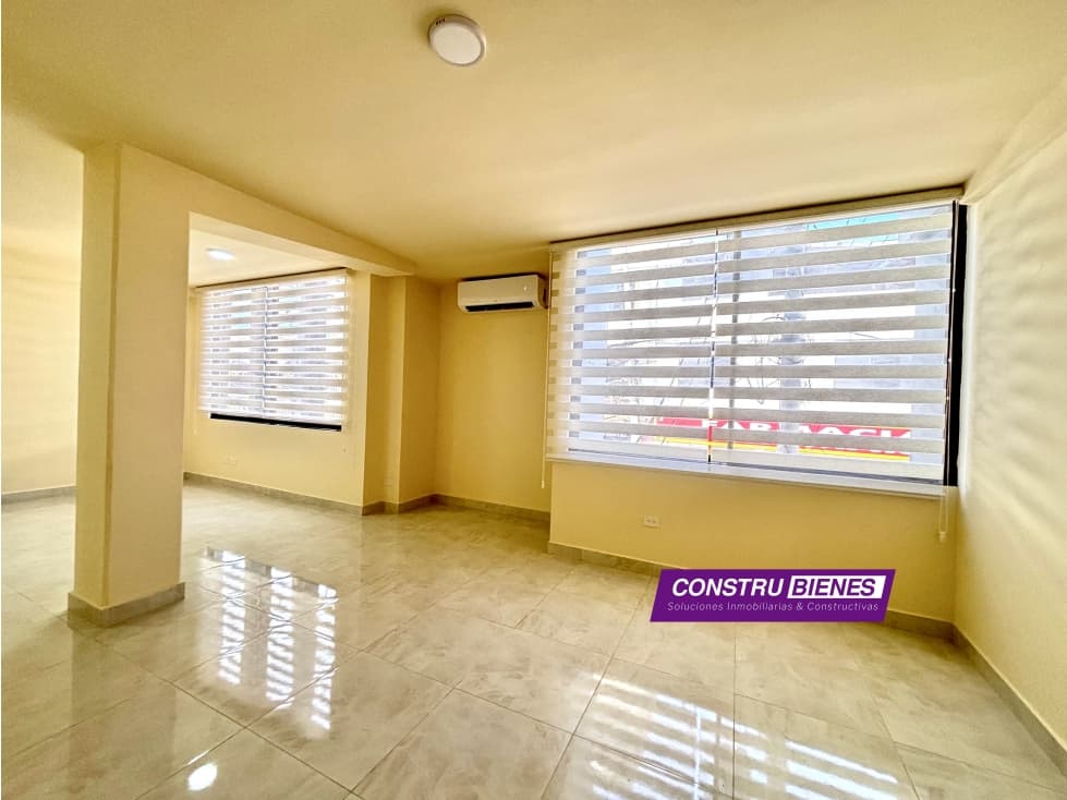 Oficina en renta Excelente ubicación en Manta (Calle 13 y Av. 19) - 1