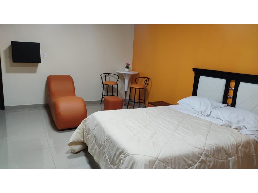 EN VENTA MOTEL FUNCIONANDO EN OTAVALO - 1