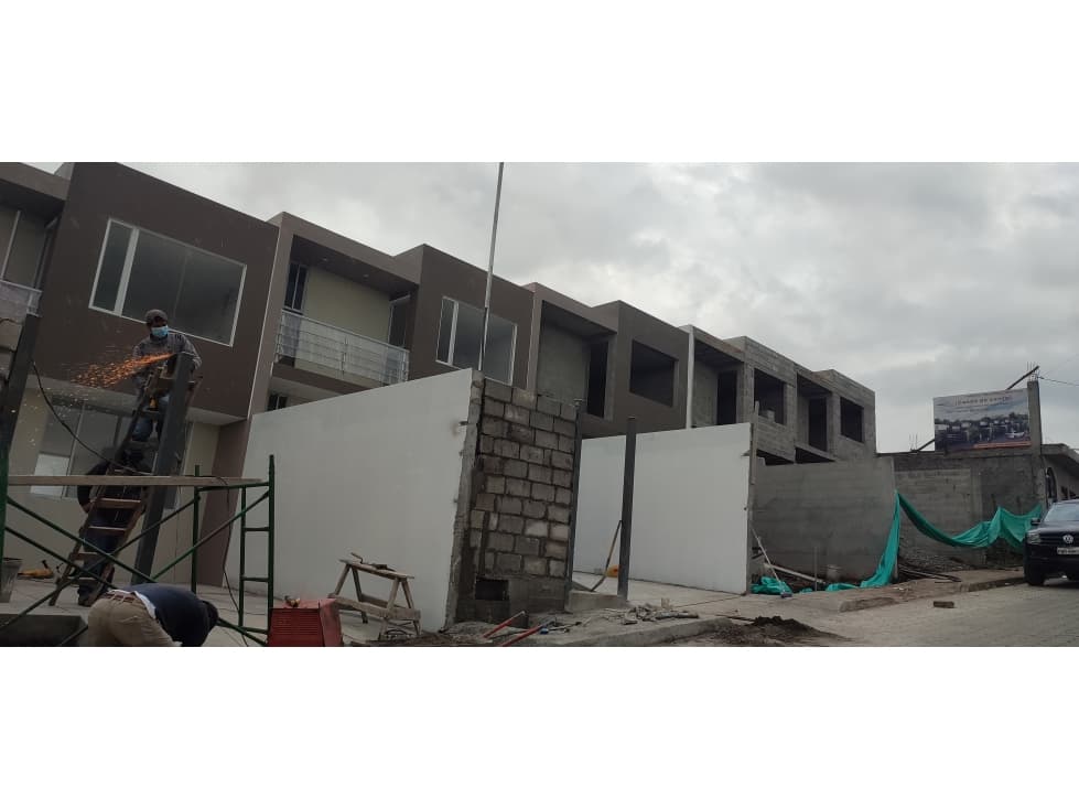 CASA A ESTRENAR EN CAYAMBE - 1