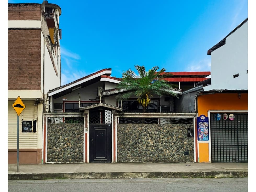 CASA EN VENTA EN PLAZA SAN ANTONIO - PASAJE - 1