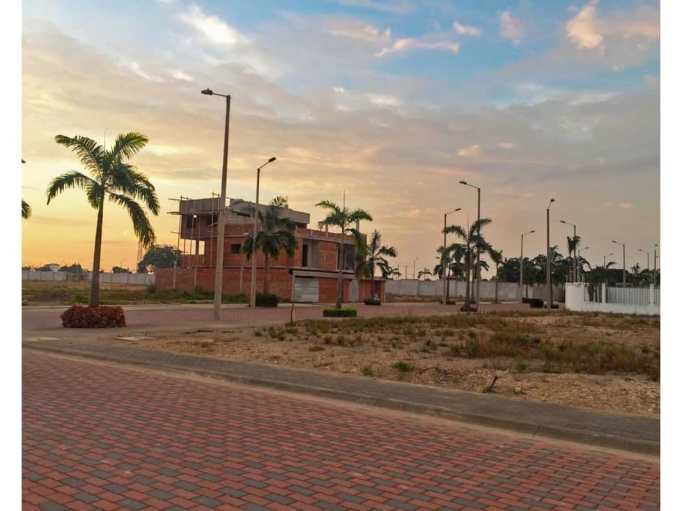 TERRENO EN VENTA EN URBANIZACIÓN ZHARA LOTE #279 Mz Q, PASAJE - 1