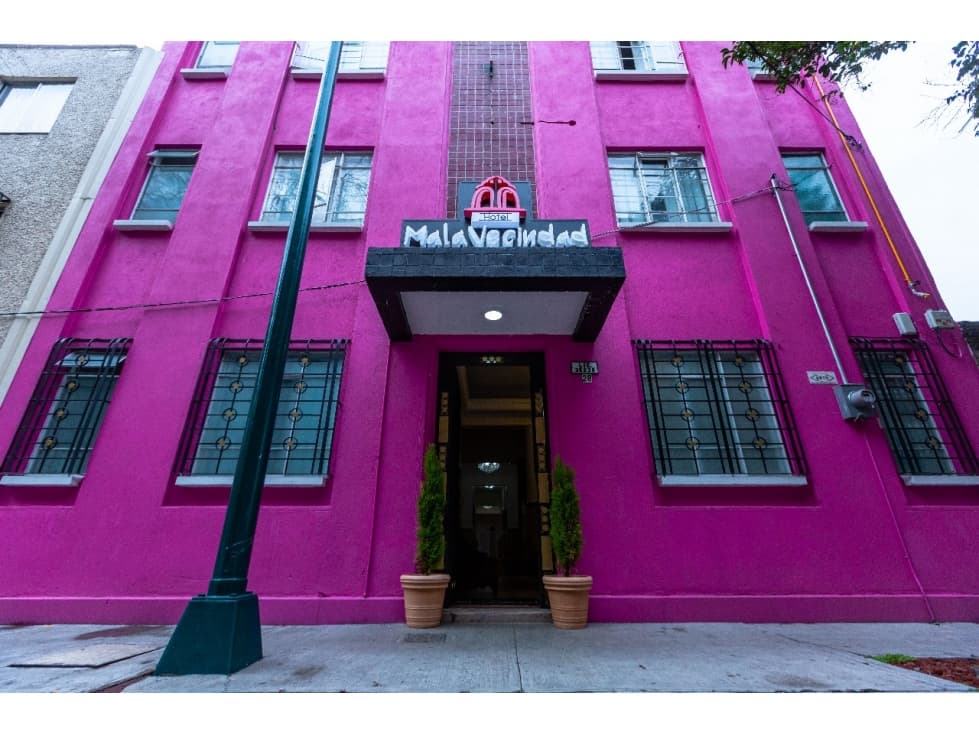 Gran Inversión en Hotel recién restaurado en zona comercial - 1