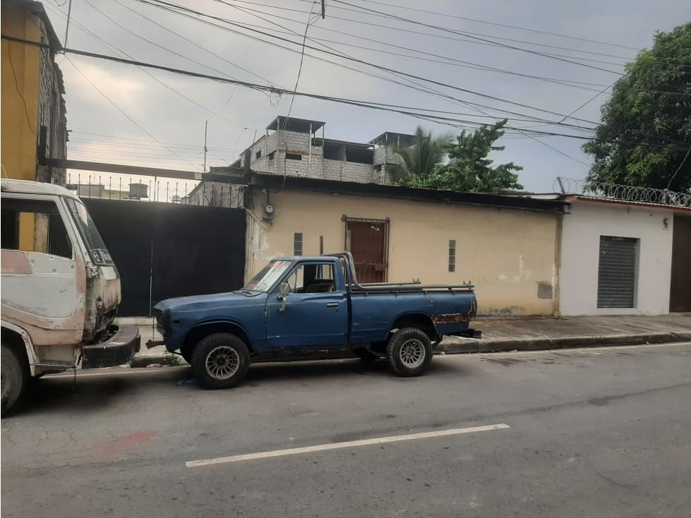 VENTA DE CASA CON 300m2 de TERRENO - 1