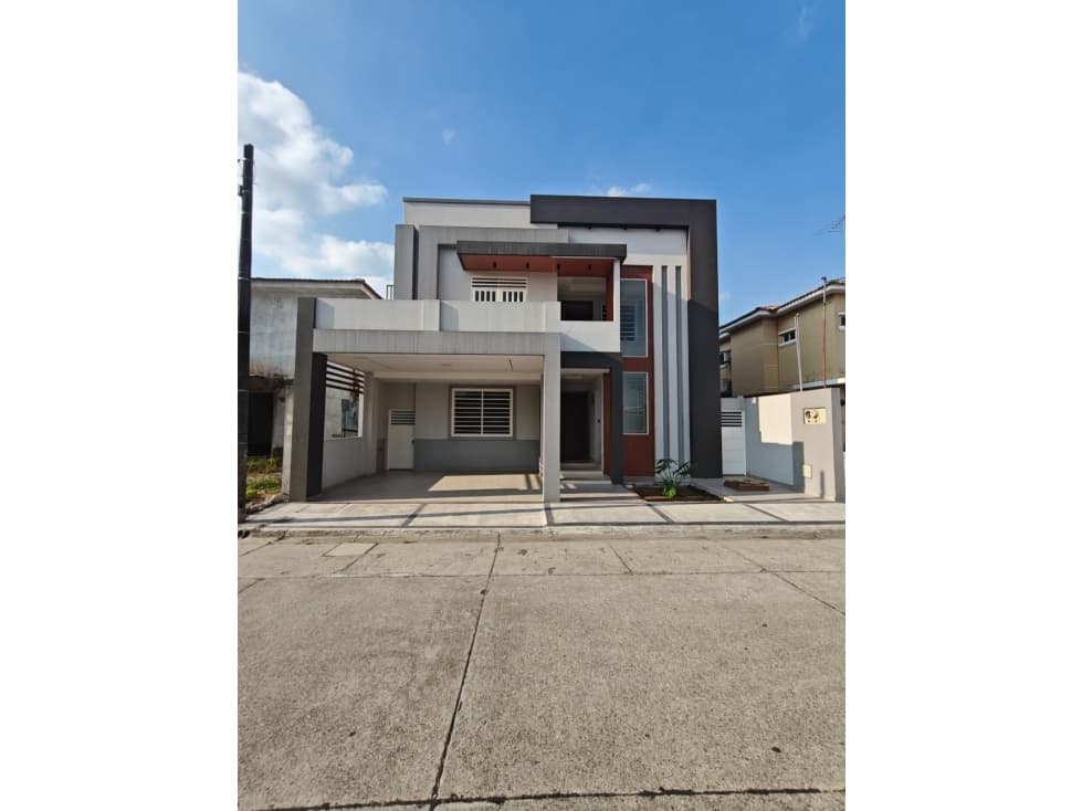 Se Vende Casa con dos Departamentos, Urbanización El Condado Vicolinci - 1