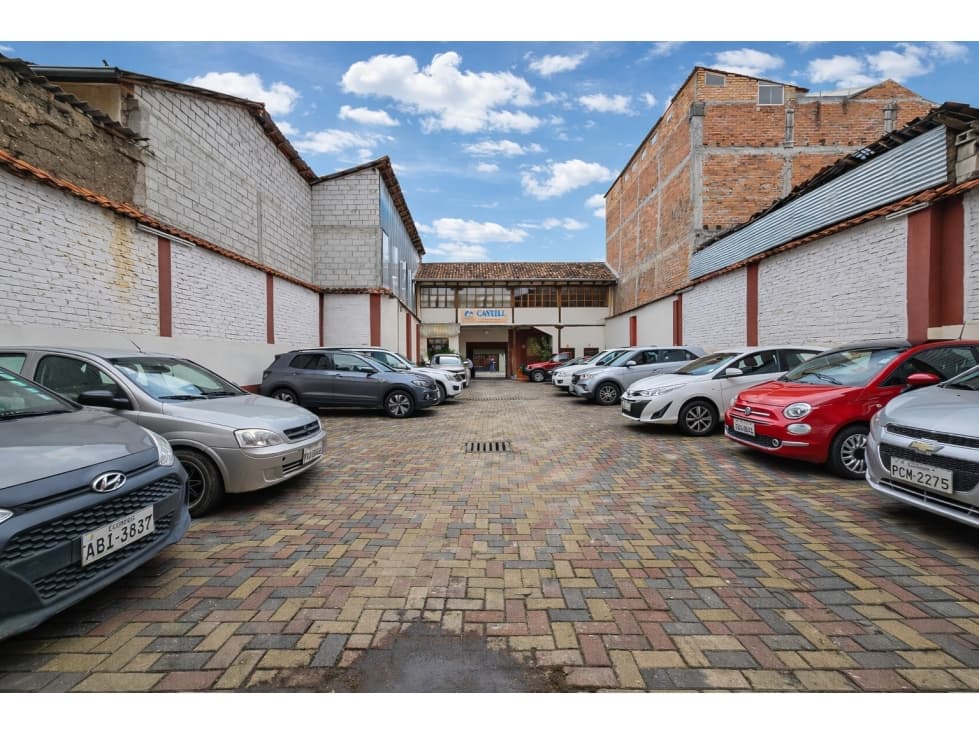 PARQUEADERO EN VENTA CENTRO DE CUENCA + 2 LOCALES Y OFICINA - 1