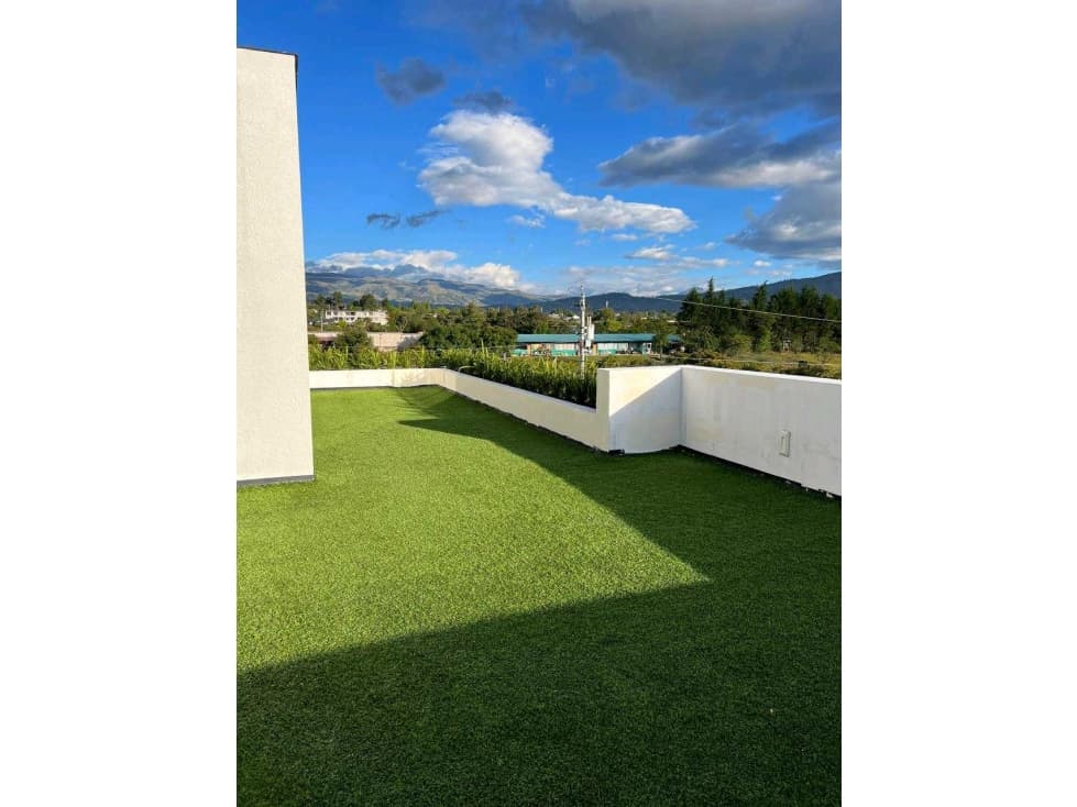 Casa Moderna de Lujo en Alquiler en Tumbaco Quito, Ecuador - 1