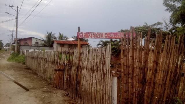 Se vende terreno en el centro del balneario de Mompiche - 1
