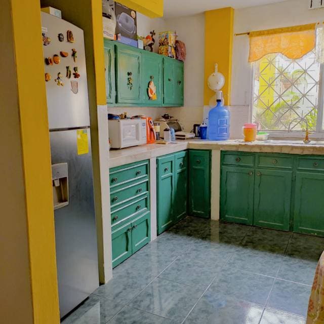 Por motivo de viaje se vende hermosa casa de 3 plantas de uso  unifamiliar en Alborada 4ta etapa. - 1