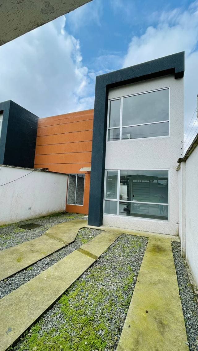 CASAS DE DOS PISOS EN VENTA EN SANTO DOMINGO - URB JARDINES DEL NORTE - 1