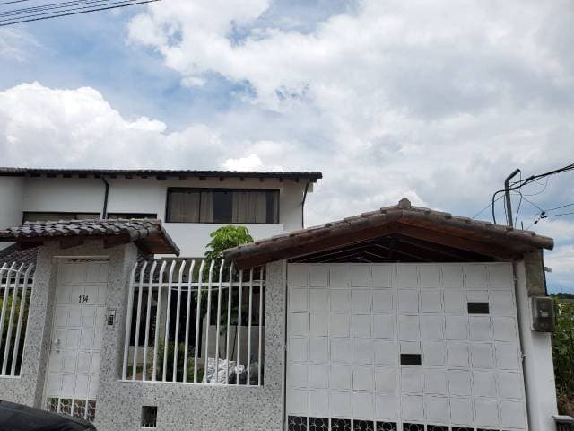 Casa grande para comerciantes con bodega 84mts2 - 1