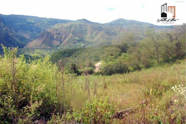 TERRENO VACACIONAL EN YUNGUILLA. - 1