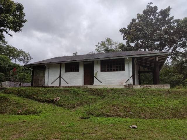 Terreno y casa en Mindo - 1