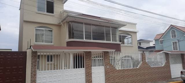 Casa Conocoto con dos departamentos independientes - 1