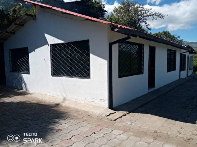 De oportunidad se vende una hermosa casa ubicado en Pichincha Yaruqui. - 1