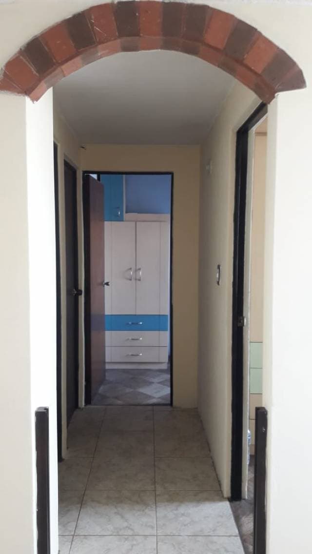 Departamento de venta a pocos metros de la parada del trole del Quicentro Sur - 1