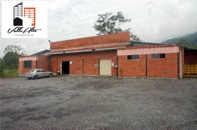NEGOCIO EN MACAS, COMPLETAMENTE EQUIPADO Y AMUEBLADO. - 1