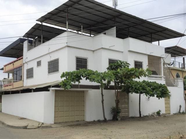 Vendo casa grande en Portoviejo - 1