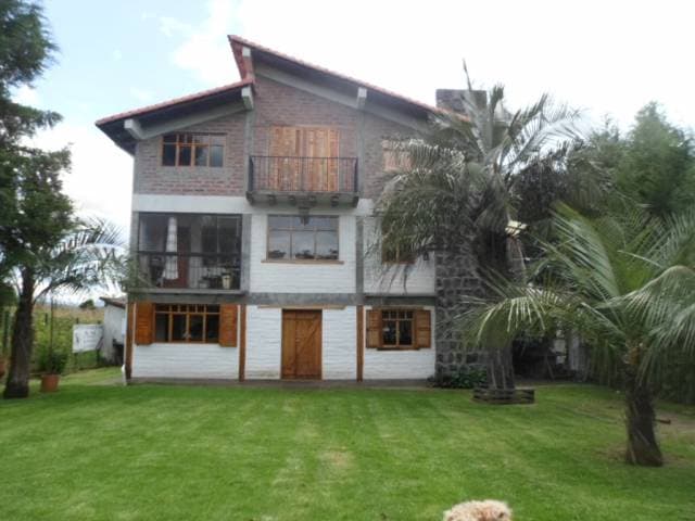 HERMOSA  CASA VENDO EN AMAGUAÑA - 1