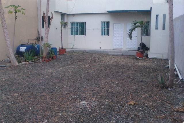 Arriendo Alquiler en Manta Umiña Villa con oficina, amplio Terreno, para Oficinas, Vivienda, Bodegas - 1