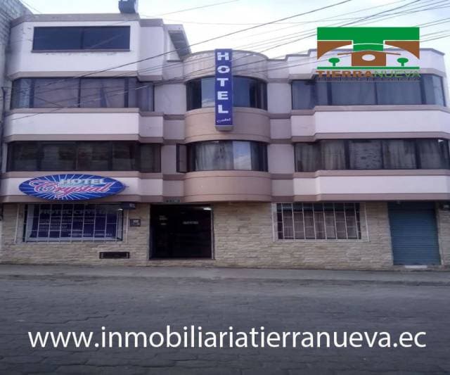 VENDO HERMOSO HOTEL CRYSTAL UBICADO EN EL CENTRO DE CAYAMBE - 1