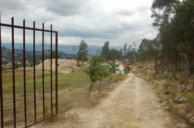 TERRENO AMPLIO POR TIXAN CON CASA - 1