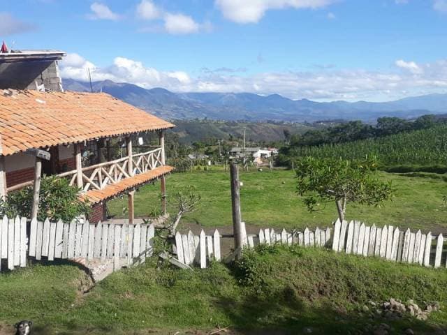 A 20 MINUTOS DEL CENTRO DE OTAVALO VENDO 13.000M2 CON CASA GRANDE - 1
