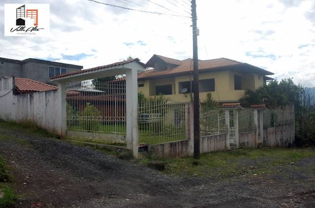 CASA AMPLIA EN MACAS - 1