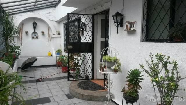 VENDO HERMOSA CASA DE DOS PLANTAS - 1