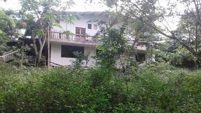 Casa de dos plantas en finca - 1