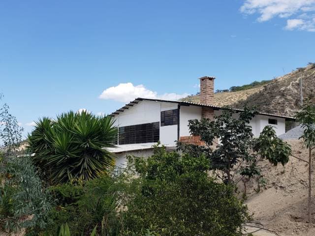 SE VENDE UNA PROPIEDAD EN GUAYLLABAMBA - 1
