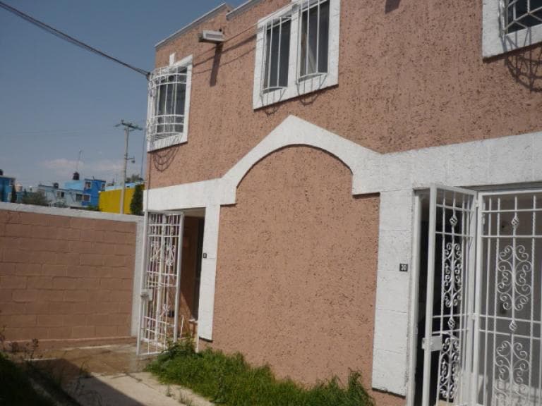 MARAVILLOSA CASA con jardines exteriores - 1