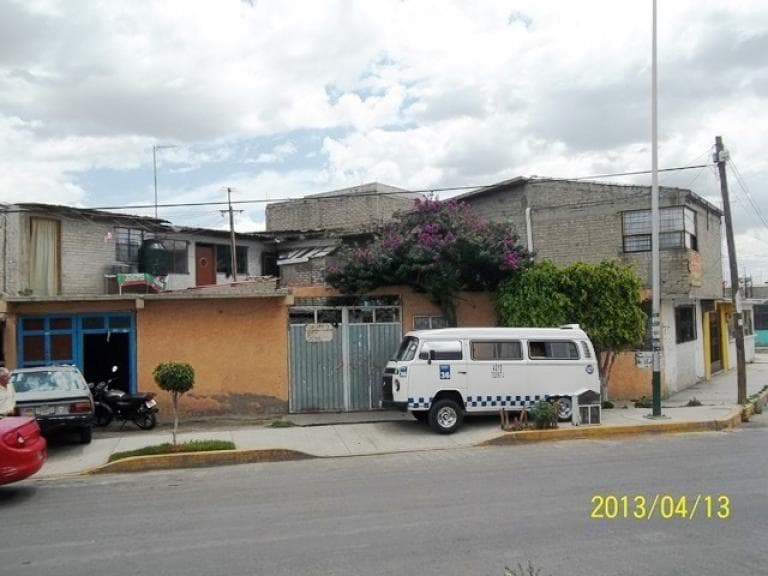Casa en Avenida con 6Deptos, 4Ba os y Escrituras - 1